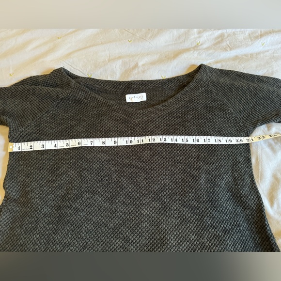 Velvet by Graham & Spencer dark khaki cotton sweater with flared sleeves. M. - Picture 4 of 8